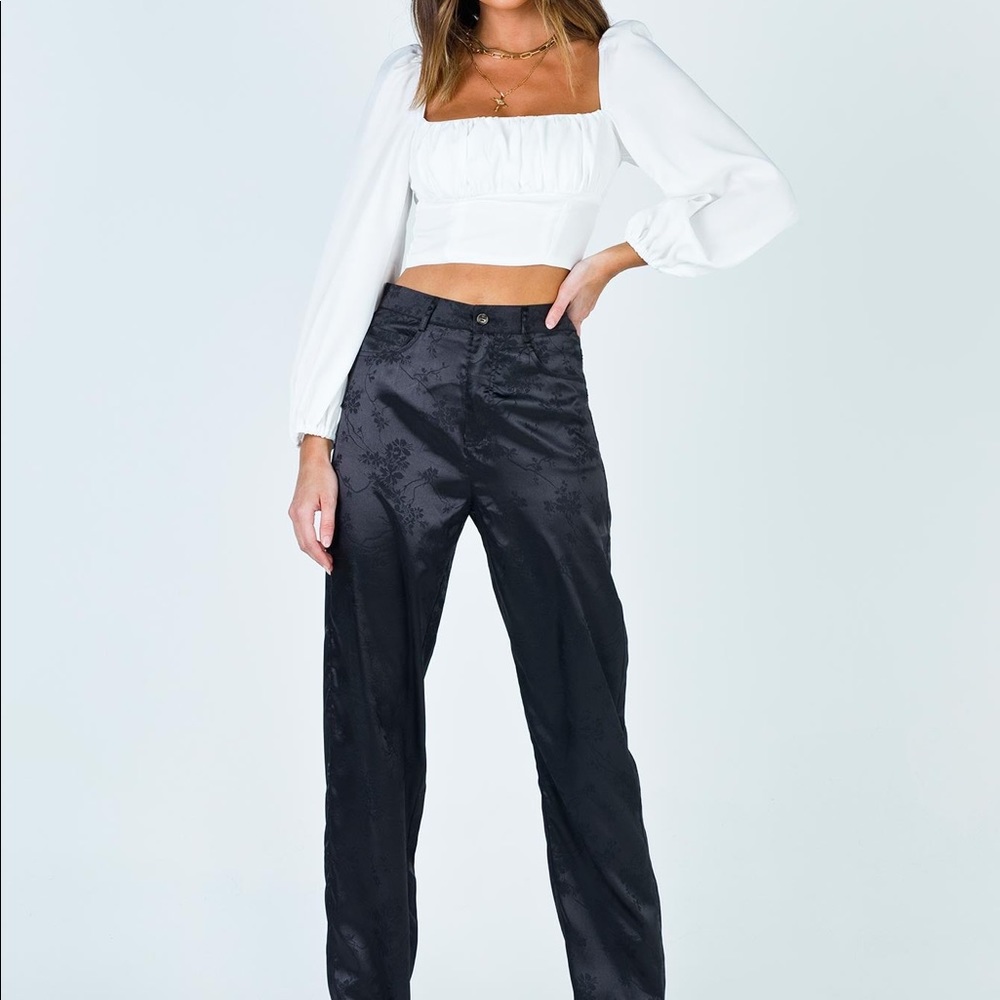 Selling a brand new white Crop top